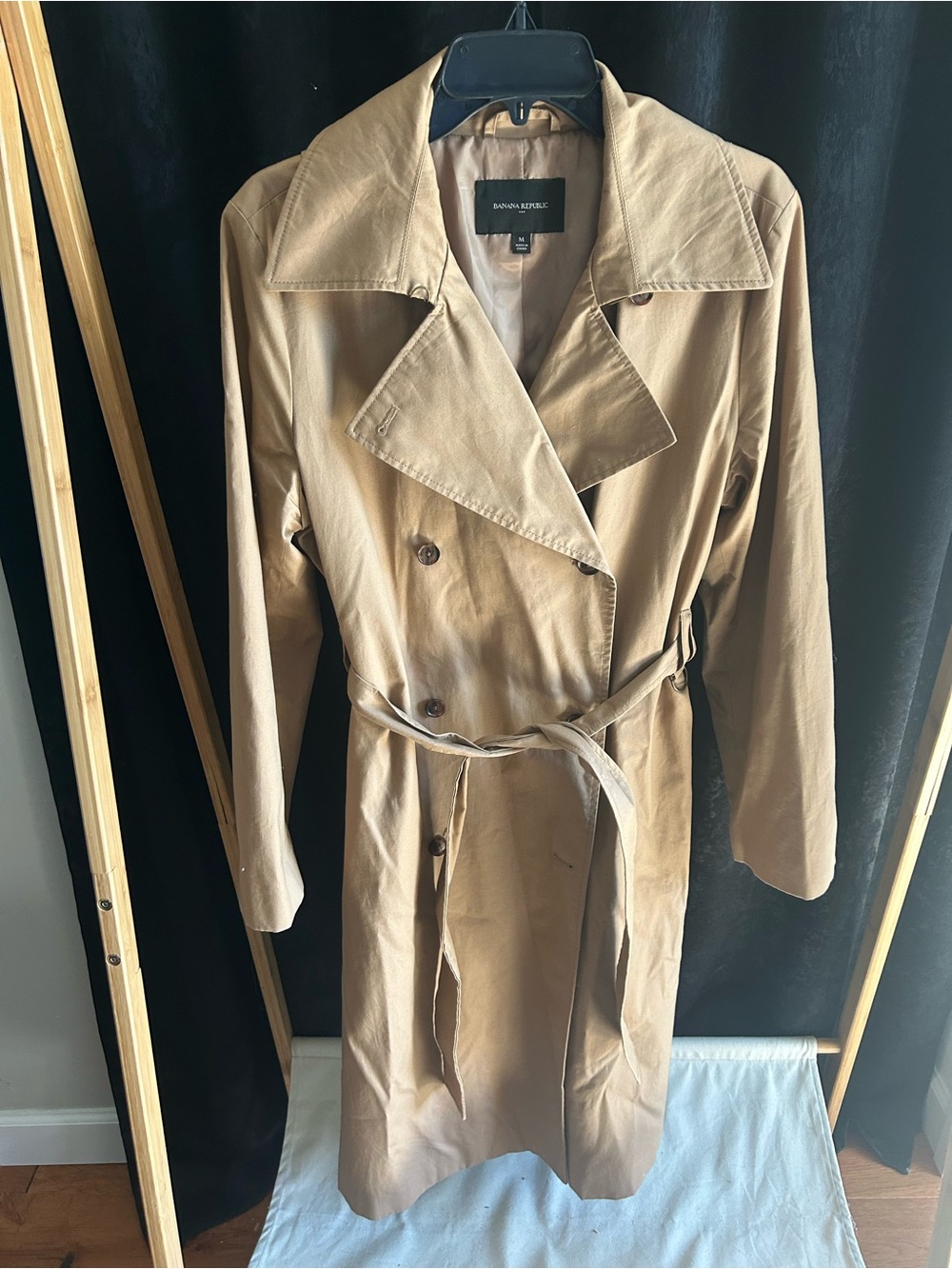Banana Republic Women's Beige Trench Coat with Waist Tie